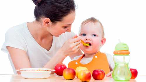 Противники фруктового прикорма в месяца считают, что он может вызвать аллергиюно если у ребенка до этого ее не было, то шансы возникновения аллергической реакции незначительны